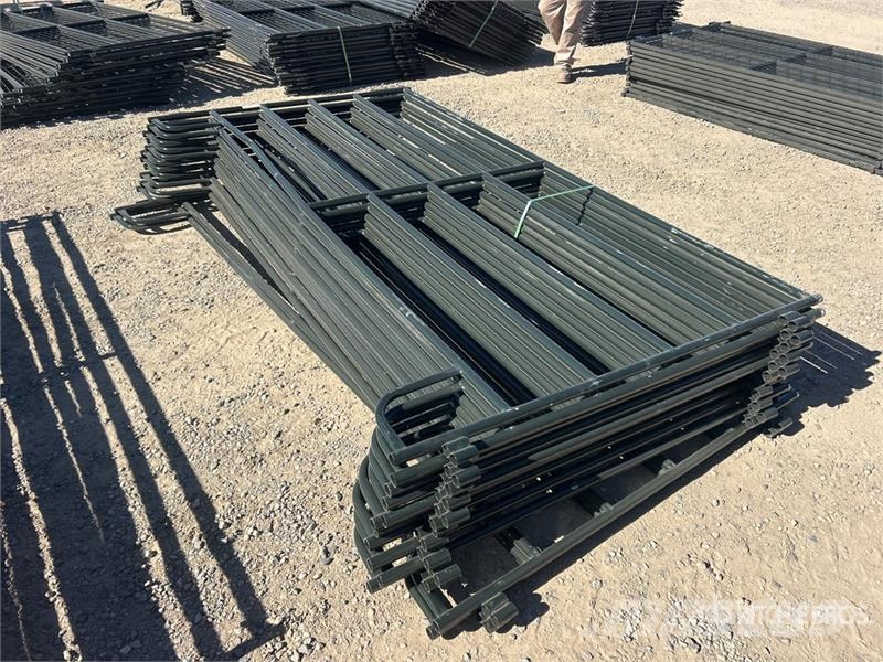 Quantity of (26) RanchMaster WL96 9 ft 6 in x 5 f 기타 축산 기계 및 부속품