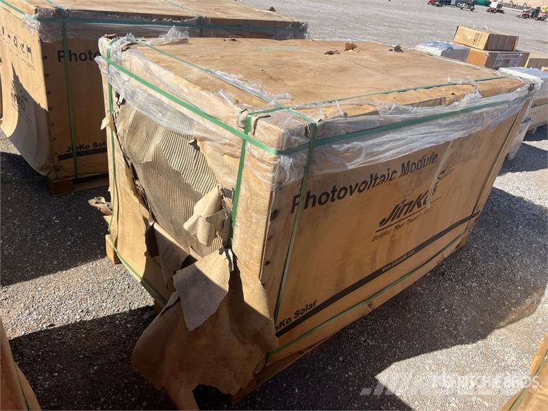 Quantity of (27) Jinko Solar 395 Watt Bifacial Sol Outros componentes