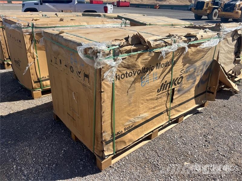 Quantity of (27) Jinko Solar 395 Watt Bifacial Sol Outros componentes