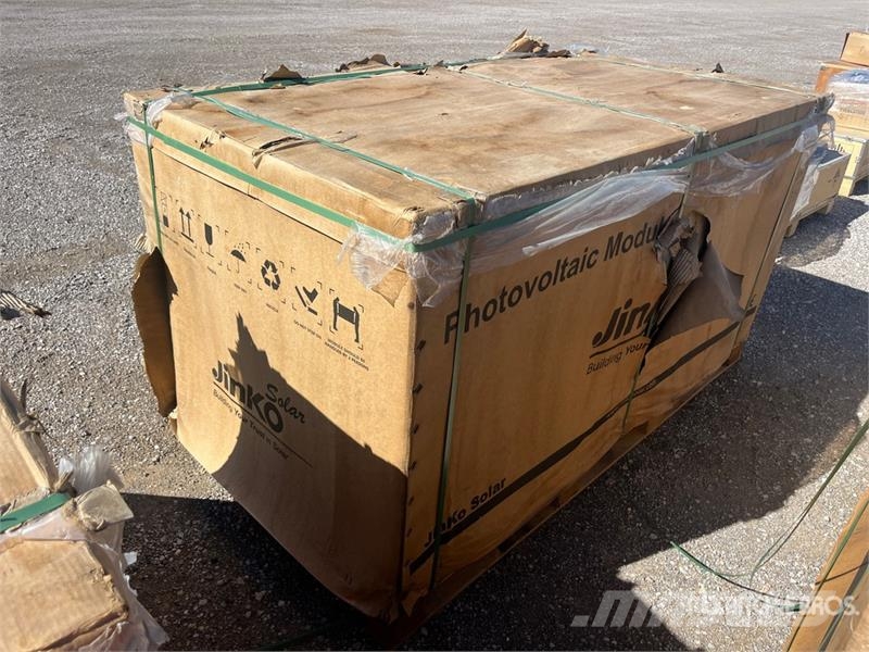 Quantity of (27) Jinko Solar 395 Watt Bifacial Sol Outros componentes