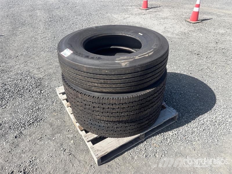  Quantity of (3) 11R22.5 Tires Reifen