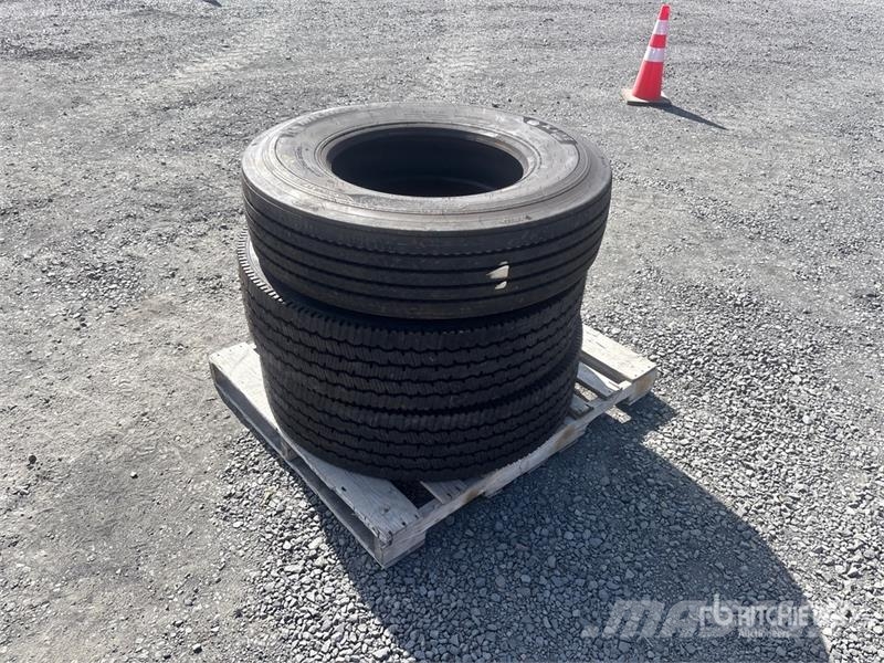  Quantity of (3) 11R22.5 Tires Reifen