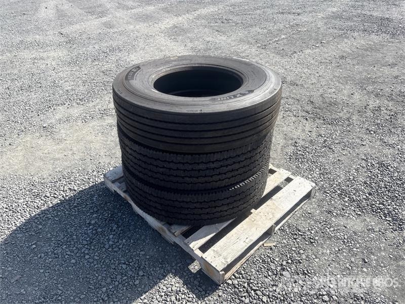  Quantity of (3) 11R22.5 Tires Reifen