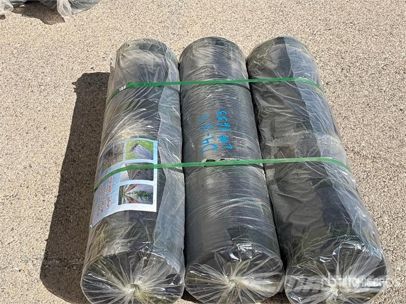 Quantity of (3) 13 ft x 300 ft Woven Landscape Fab Muud põllumajandusmasinad