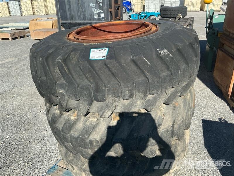  Quantity of (3) 17.5-26 Motor Grader Tires 타이어, 휠 및 림