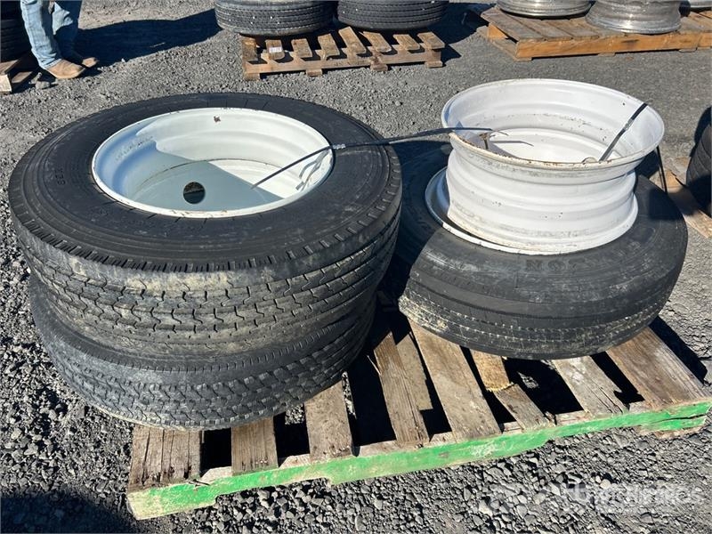  Quantity of (3) 215/75R17.5 Tires الإطارات والعجلات والحافات