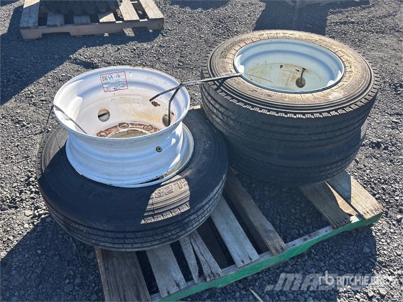  Quantity of (3) 215/75R17.5 Tires الإطارات والعجلات والحافات