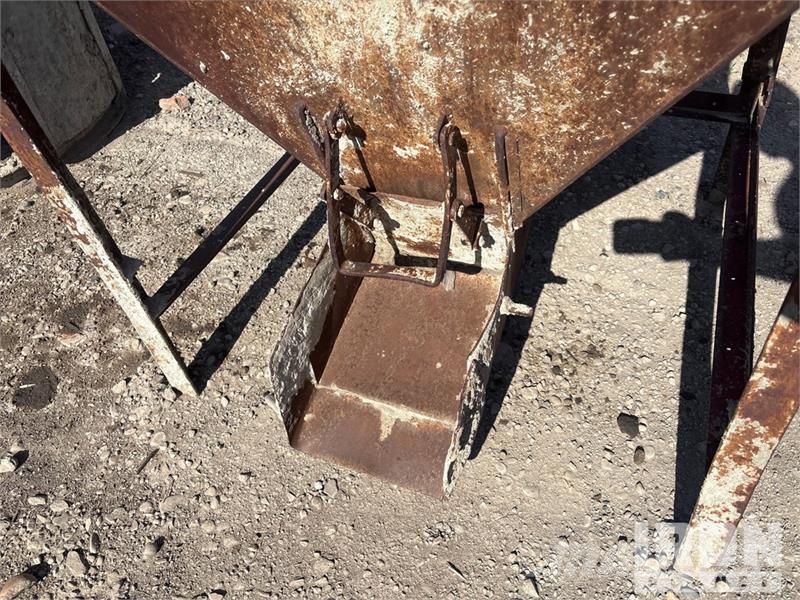 Quantity of (3) 3/4 yard concrete bucket, 1/2 yard Zubehör