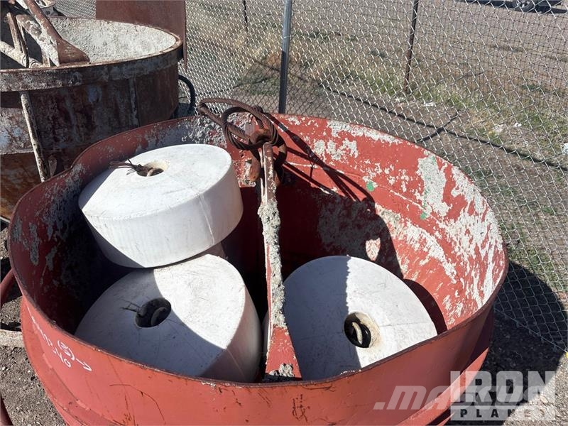 Quantity of (3) 3/4 yard concrete bucket, 1/2 yard Zubehör