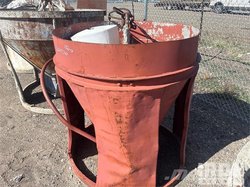 Quantity of (3) 3/4 yard concrete bucket, 1/2 yard Zubehör