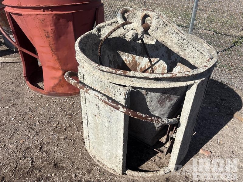 Quantity of (3) 3/4 yard concrete bucket, 1/2 yard Zubehör