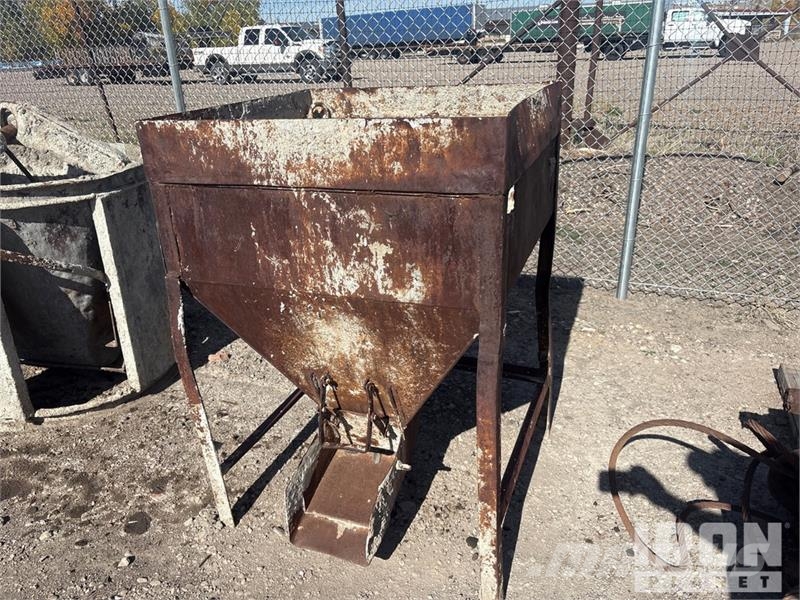 Quantity of (3) 3/4 yard concrete bucket, 1/2 yard Zubehör