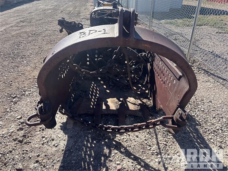  Quantity of (3) 3 Dragline buckets. 1-1/4 Cyd, 1-1 Delovi i oprema za kran