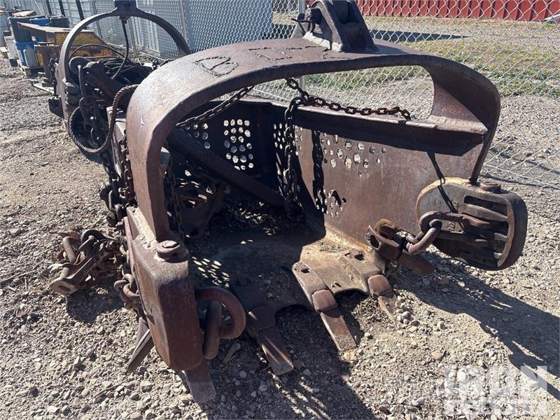  Quantity of (3) 3 Dragline buckets. 1-1/4 Cyd, 1-1 Delovi i oprema za kran