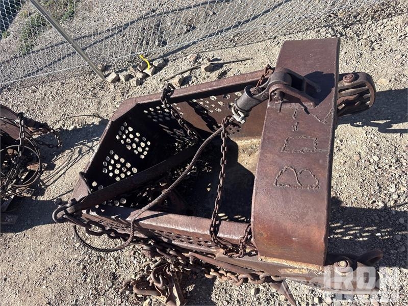  Quantity of (3) 3 Dragline buckets. 1-1/4 Cyd, 1-1 Delovi i oprema za kran