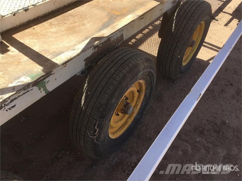 Quantity of (3) (30') Field Packing Trailers Muud põllumajandusmasinad