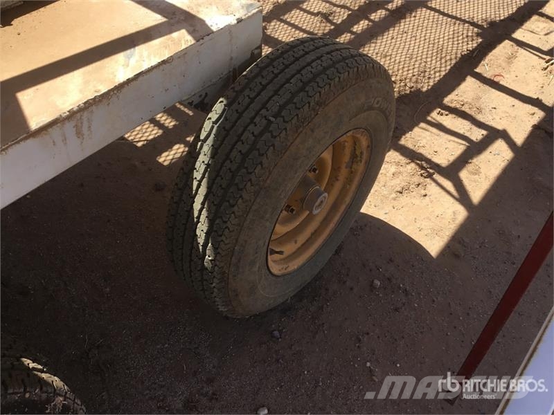 Quantity of (3) (30') Field Packing Trailers Muud põllumajandusmasinad
