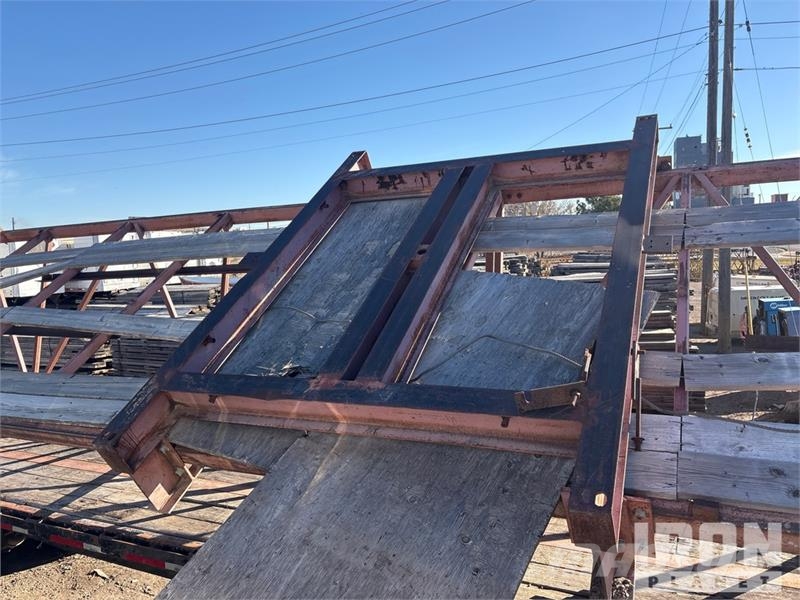 Quantity of (3) 40 ft Under Bridge Stripping Platf Sonstige Baumaschinen