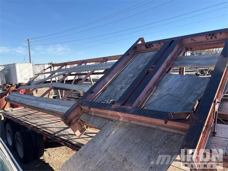 Quantity of (3) 40 ft Under Bridge Stripping Platf Sonstige Baumaschinen