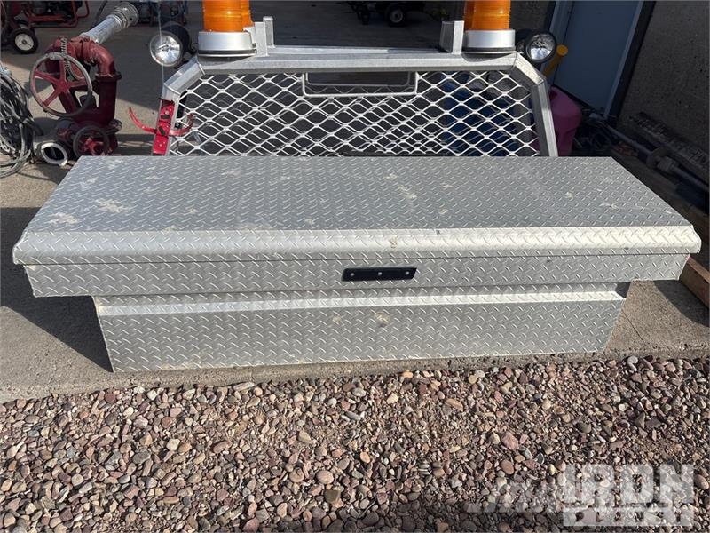 Quantity of (3) 55-SA2-3SGA0 TOOL BOX AND HEADACHE Коммерческий транспорт - Другие