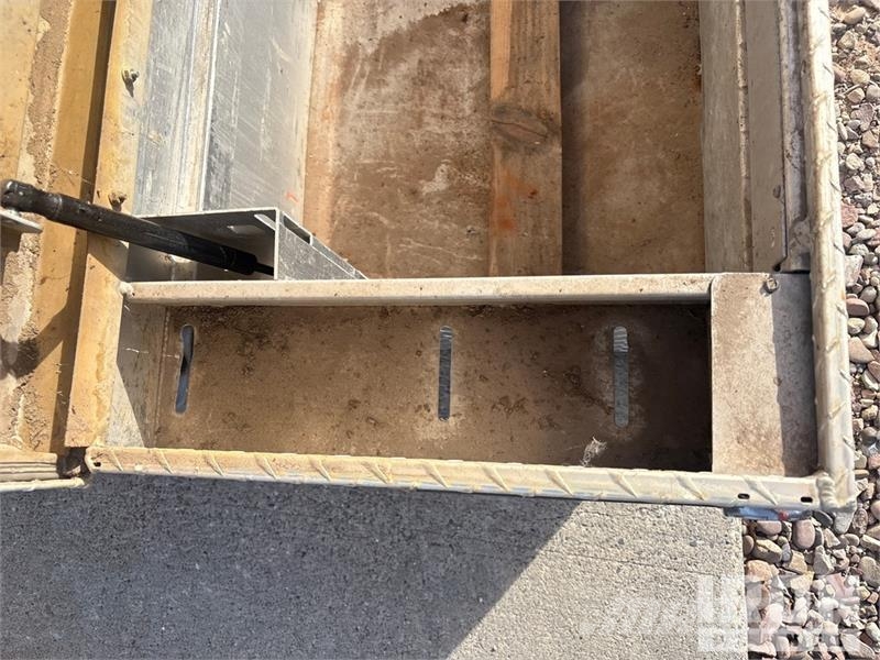 Quantity of (3) 55-SA2-3SGA0 TOOL BOX AND HEADACHE Коммерческий транспорт - Другие