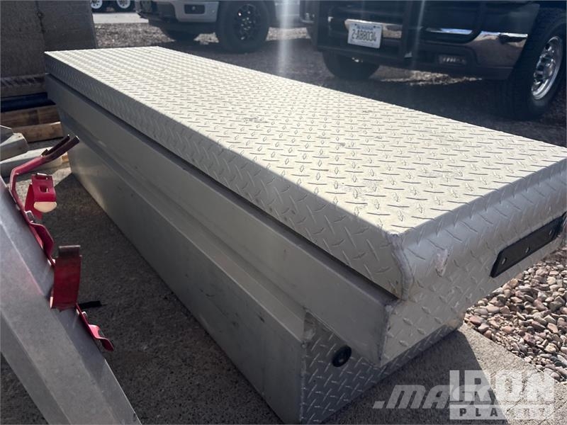 Quantity of (3) 55-SA2-3SGA0 TOOL BOX AND HEADACHE Коммерческий транспорт - Другие