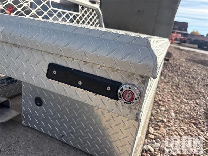 Quantity of (3) 55-SA2-3SGA0 TOOL BOX AND HEADACHE Коммерческий транспорт - Другие