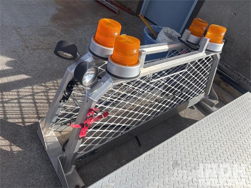 Quantity of (3) 55-SA2-3SGA0 TOOL BOX AND HEADACHE Коммерческий транспорт - Другие