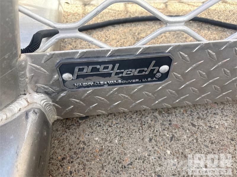 Quantity of (3) 55-SA2-3SGA0 TOOL BOX AND HEADACHE Коммерческий транспорт - Другие