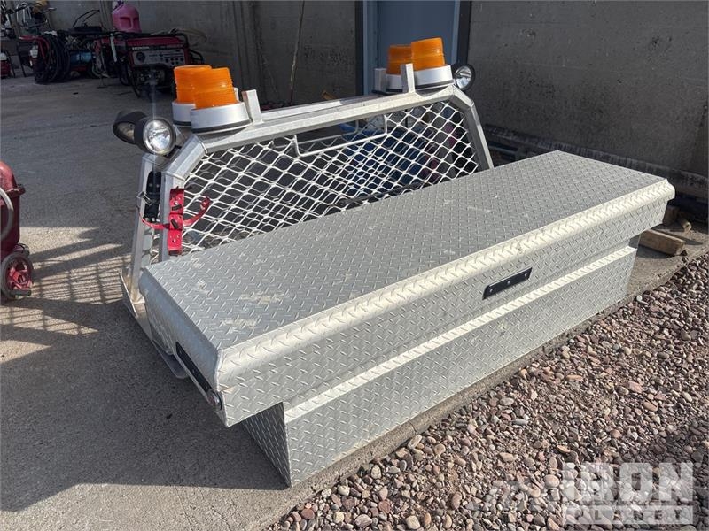 Quantity of (3) 55-SA2-3SGA0 TOOL BOX AND HEADACHE Коммерческий транспорт - Другие