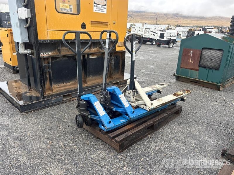 Quantity of (3) 5500 lb Pallet Jack Ručni paletar