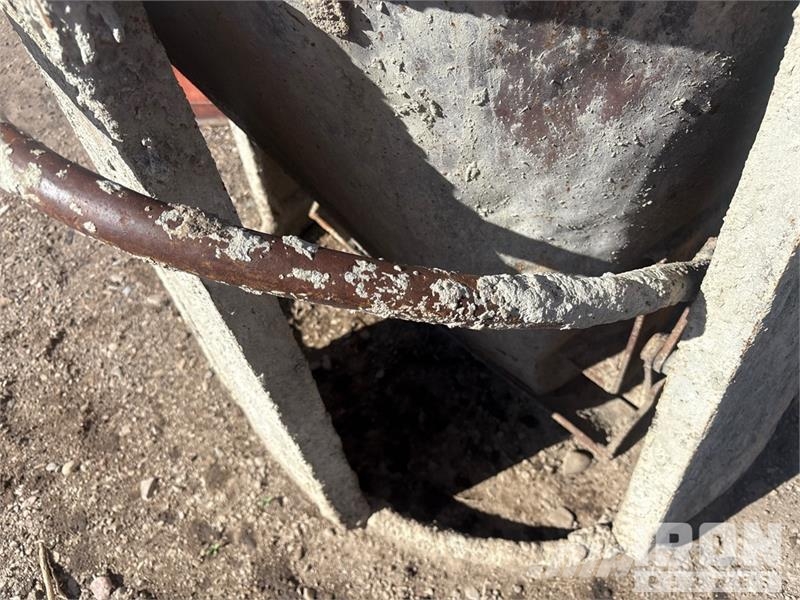 Quantity of (3) Concrete Buckets 其他