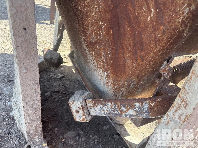 Quantity of (3) Concrete Buckets 其他