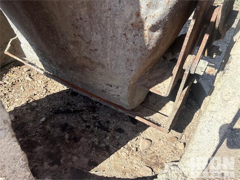 Quantity of (3) Concrete Buckets 其他