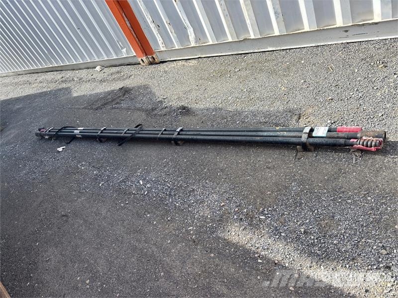  Quantity of (3) Drill Rod Section Drill Pipe 其他组件