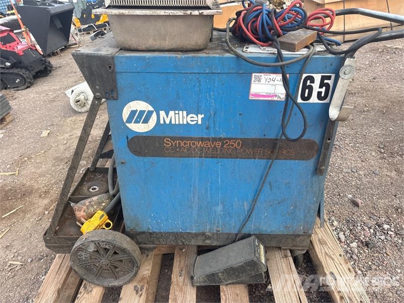 Quantity of (3) Electric Welder Máquinas de solda