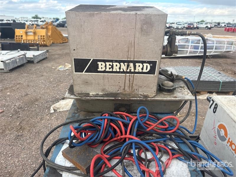Quantity of (3) Electric Welder Máquinas de solda
