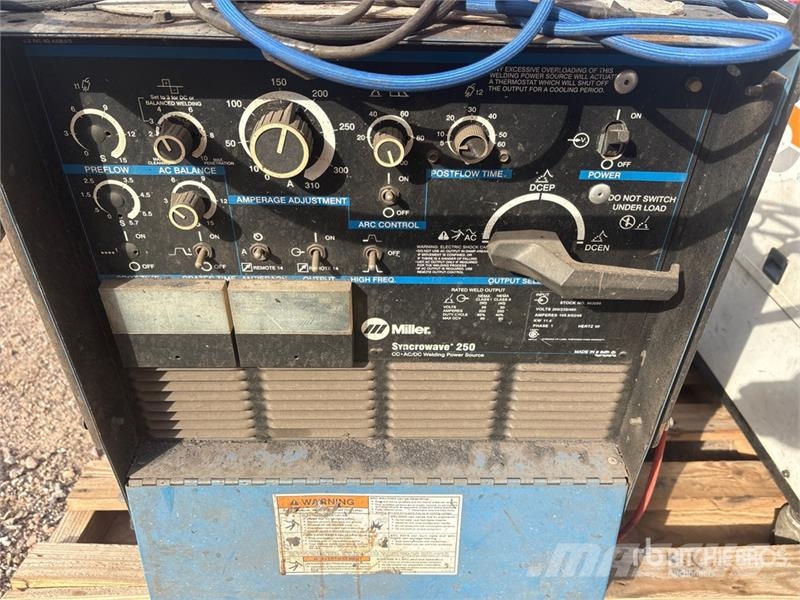 Quantity of (3) Electric Welder Máquinas de solda