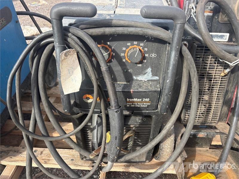 Quantity of (3) Electric Welder Máquinas de solda