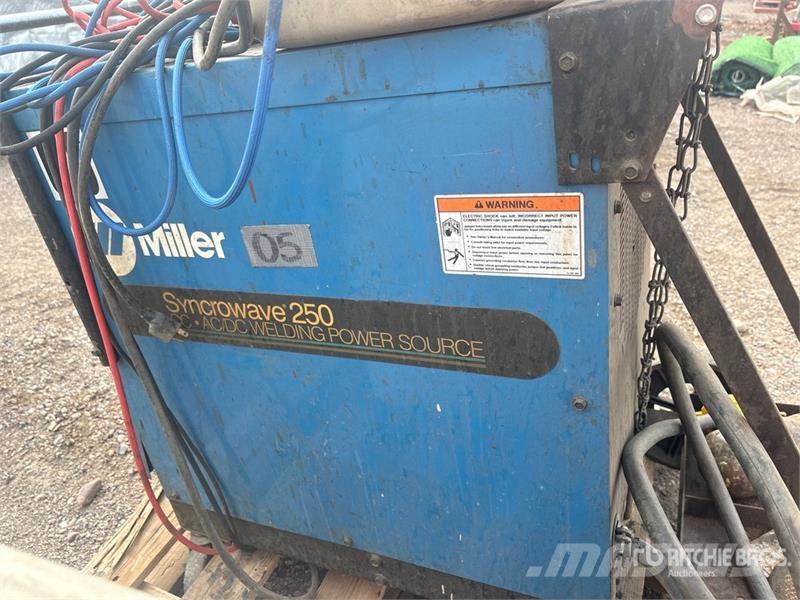 Quantity of (3) Electric Welder Máquinas de solda