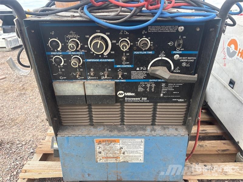 Quantity of (3) Electric Welder Máquinas de solda