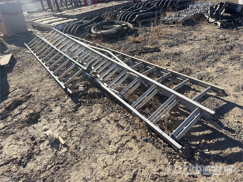 Quantity of (3) Extension Ladder Drabiny i podesty
