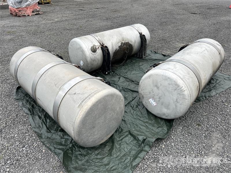 Quantity of (3) Fuel Tanks - Fits Truck Транспорт - Інші