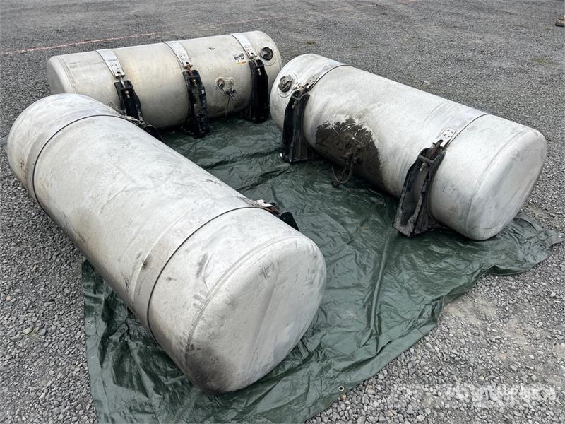 Quantity of (3) Fuel Tanks - Fits Truck Транспорт - Інші