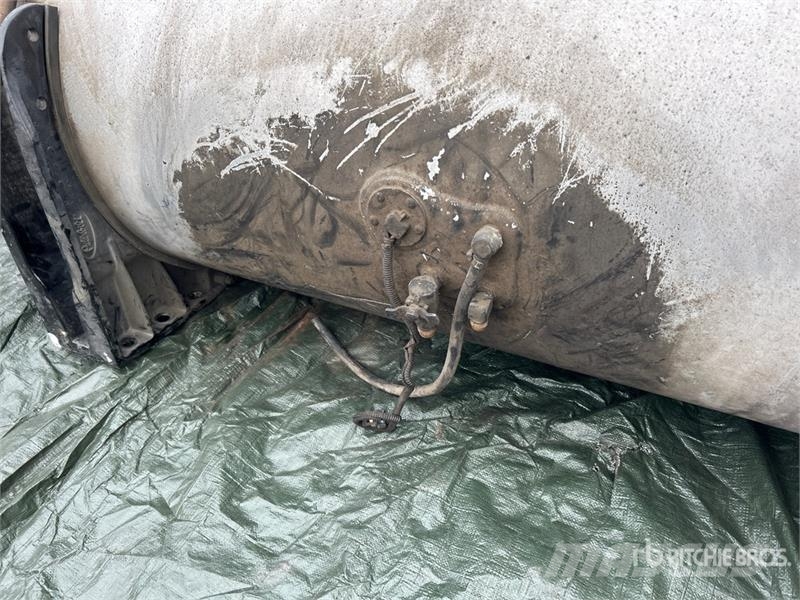 Quantity of (3) Fuel Tanks - Fits Truck Транспорт - Інші
