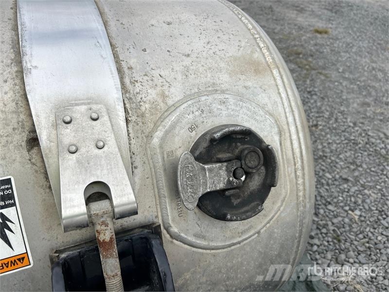 Quantity of (3) Fuel Tanks - Fits Truck Транспорт - Інші