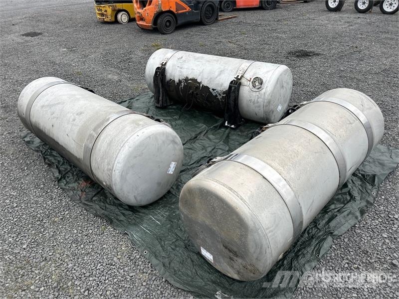 Quantity of (3) Fuel Tanks - Fits Truck Транспорт - Інші