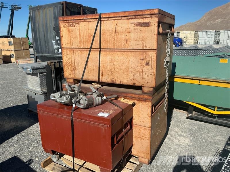  Quantity of (3) Job Site Box مكونات أخرى