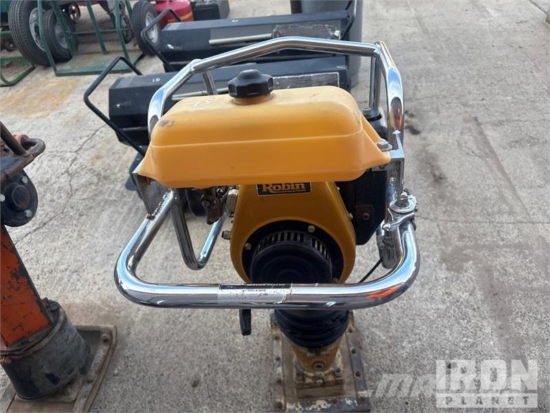  Quantity of (3) Jumping Jack Tampers & Plate Compa Pisones compactadores