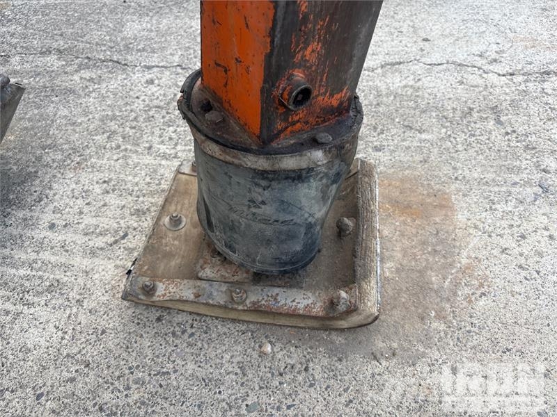  Quantity of (3) Jumping Jack Tampers & Plate Compa Pisones compactadores
